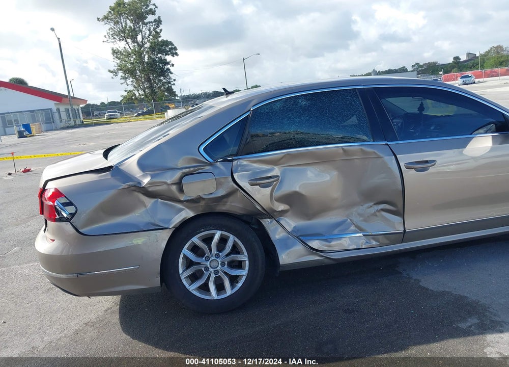 2017 VOLKSWAGEN PASSAT VIN: 1VWAT7A36HC054763