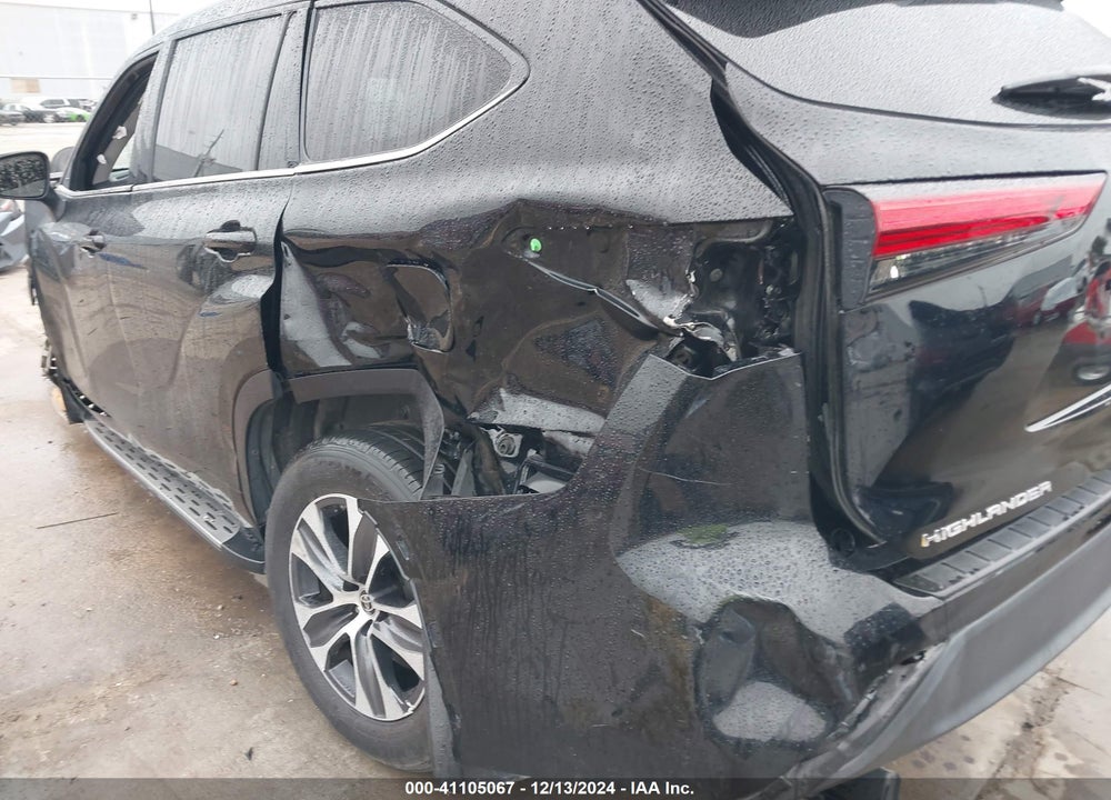 2022 TOYOTA HIGHLANDER XLE VIN: 5TDGZRBH5NS568227
