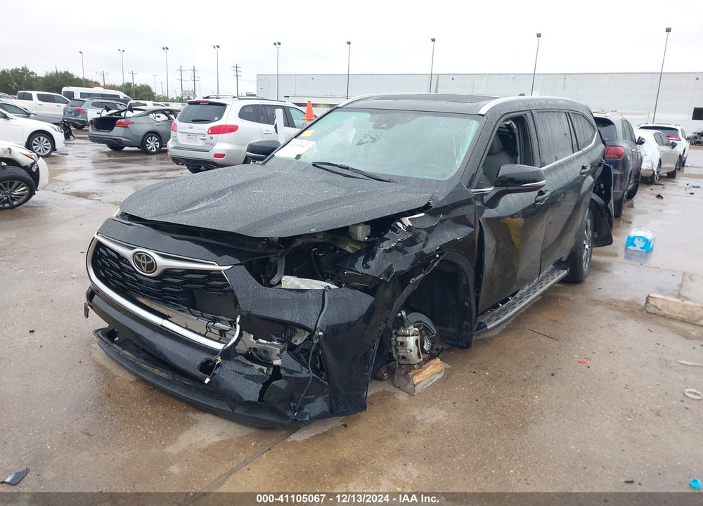 2022 TOYOTA HIGHLANDER XLE VIN: 5TDGZRBH5NS568227
