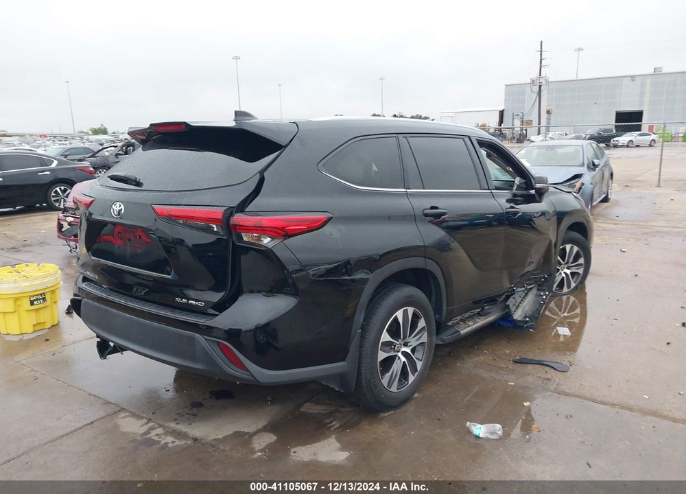 2022 TOYOTA HIGHLANDER XLE VIN: 5TDGZRBH5NS568227
