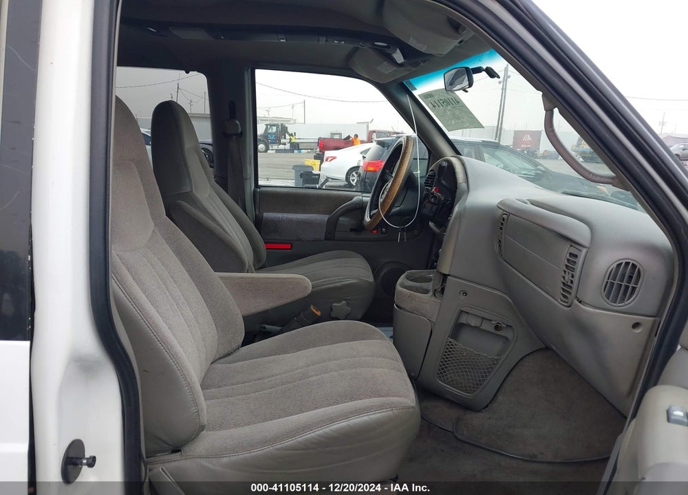 2000 CHEVROLET ASTRO VIN: 1GNDM19W3YB189933