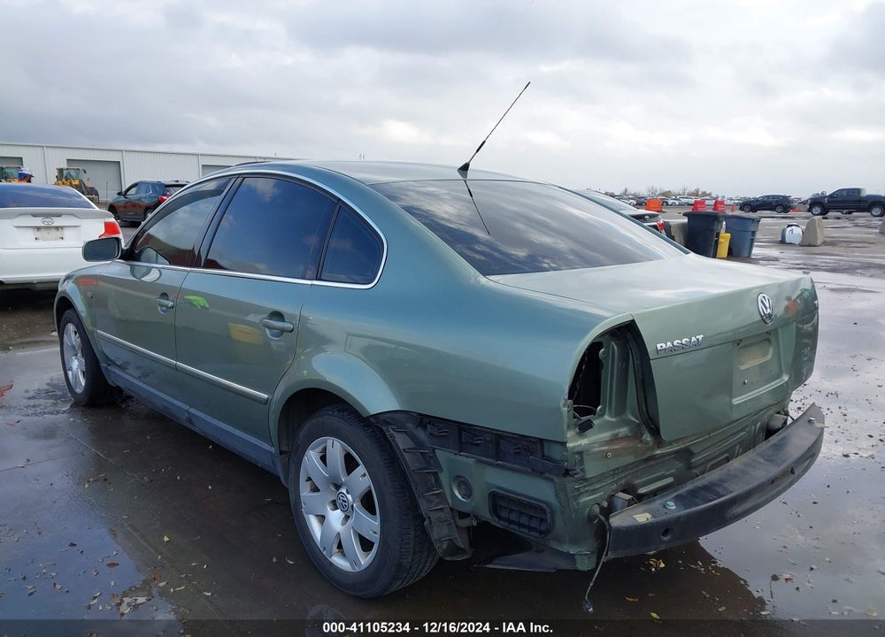 2002 VOLKSWAGEN PASSAT GLX VIN: WVWRH63B42P011576
