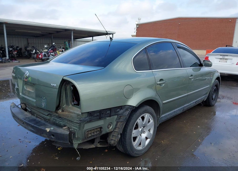 2002 VOLKSWAGEN PASSAT GLX VIN: WVWRH63B42P011576