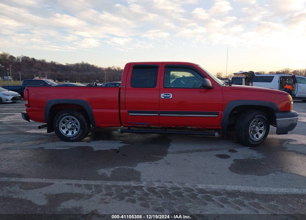2005 CHEVROLET SILVERADO 1500 LS VIN: 2GCEC19T451346550