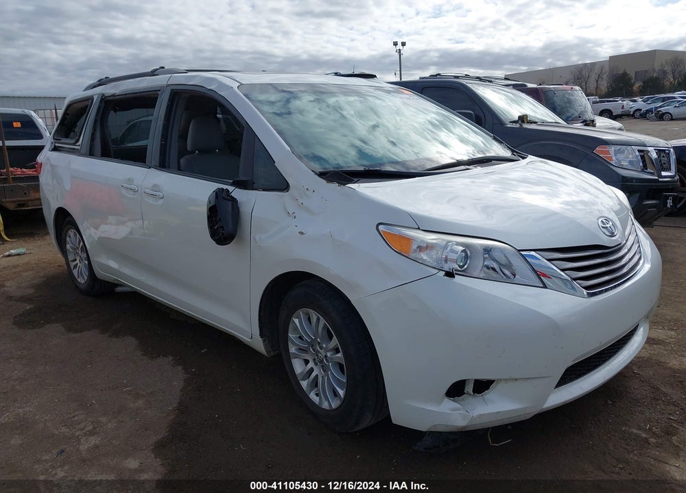 2016 TOYOTA SIENNA XLE PREMIUM 8 PASSENGER VIN: 5TDYK3DC8GS738204