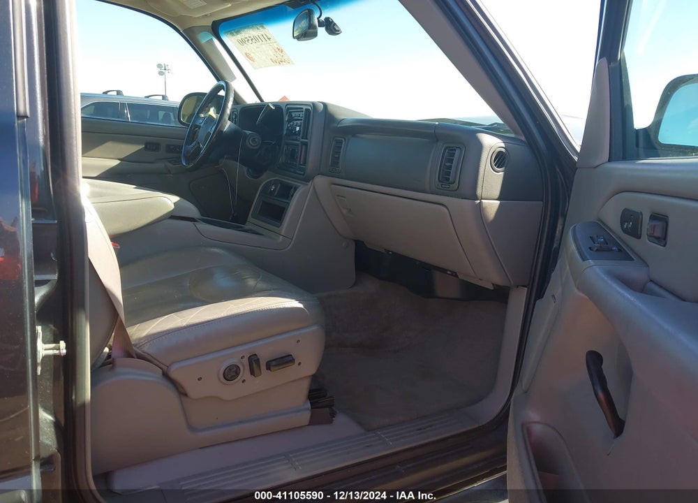 2004 CHEVROLET TAHOE LT VIN: 1GNEK13Z74J198082