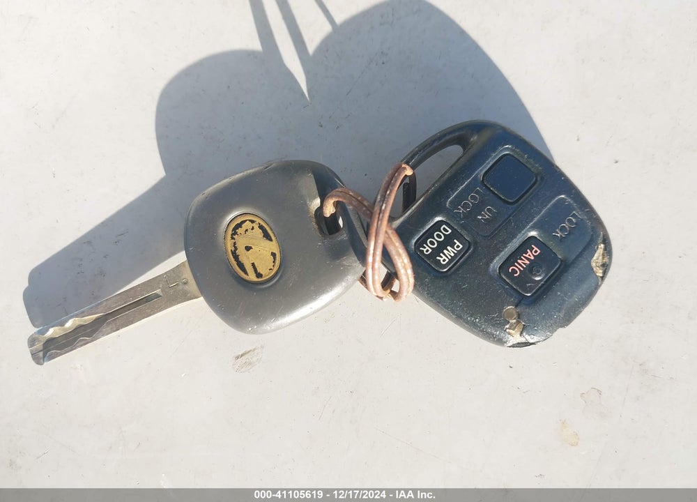 2005 LEXUS RX 330 VIN: JTJGA31UX50052075