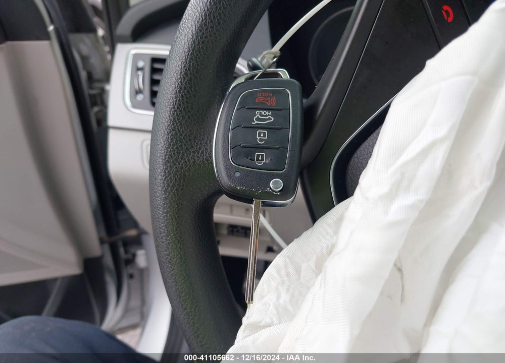 2015 HYUNDAI SONATA SE VIN: 5NPE24AF0FH086867