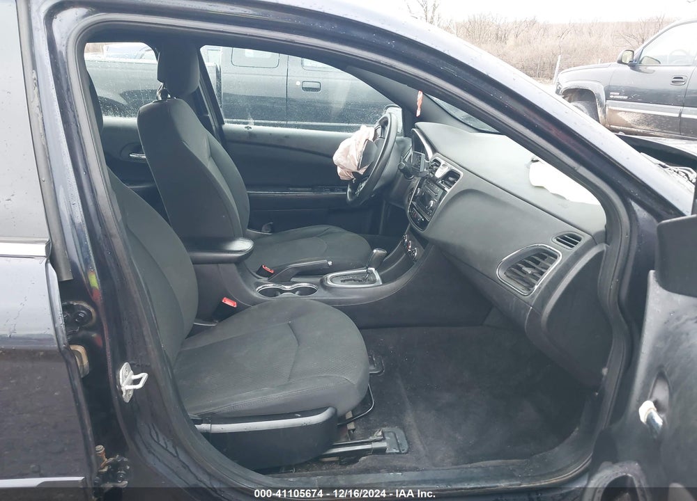 2011 CHRYSLER 200 LX VIN: 1C3BC4FB5BN559943
