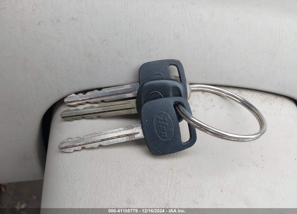 2001 TOYOTA AVALON XL VIN: 4T1BF28B81U152459
