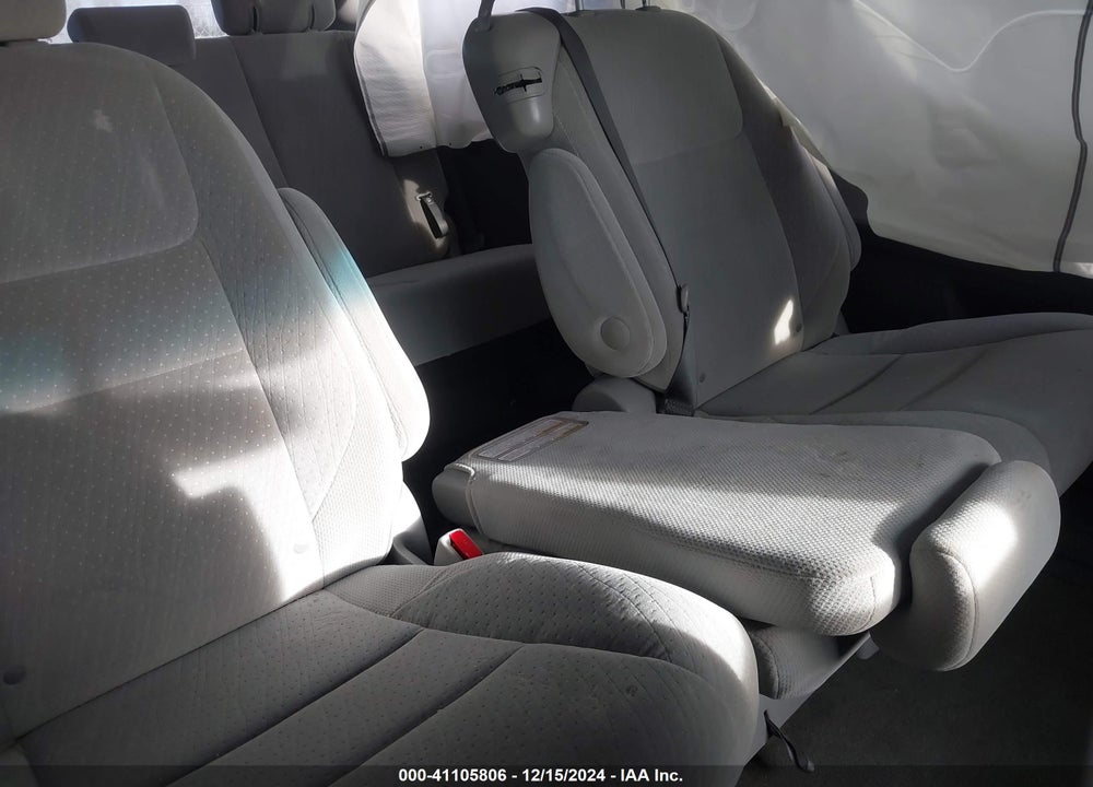 2015 TOYOTA SIENNA LE 8 PASSENGER VIN: 5TDKK3DC9FS592674