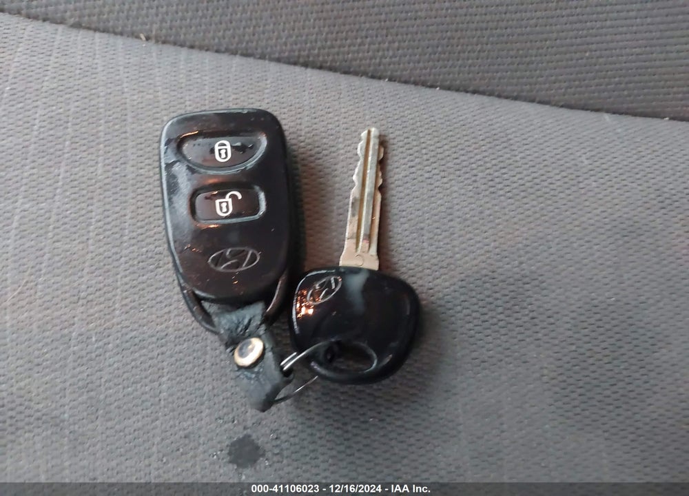 2011 HYUNDAI SANTA FE GLS VIN: 5XYZGDAB3BG020315