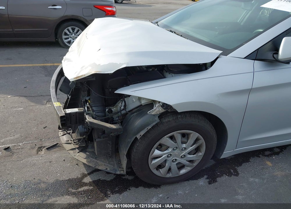 2018 HYUNDAI ELANTRA SE VIN: KMHD74LF1JU611584