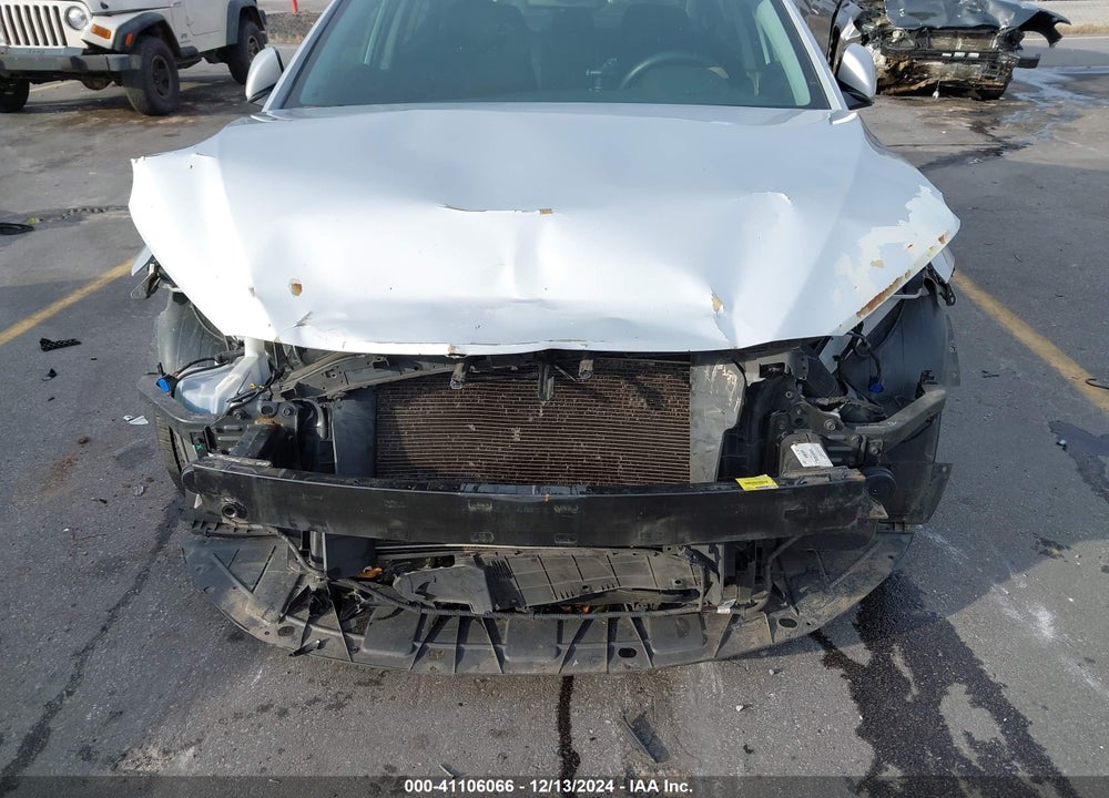2018 HYUNDAI ELANTRA SE VIN: KMHD74LF1JU611584