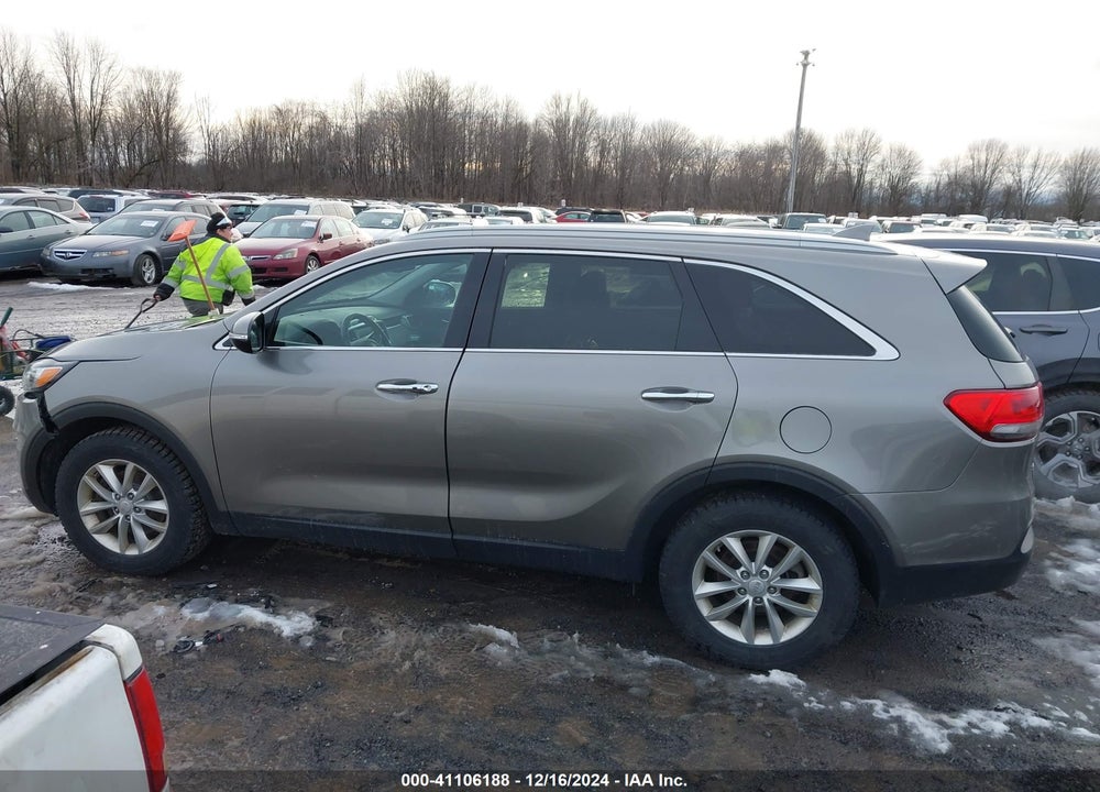 2017 KIA SORENTO 2.4L LX VIN: 5XYPG4A30HG266909