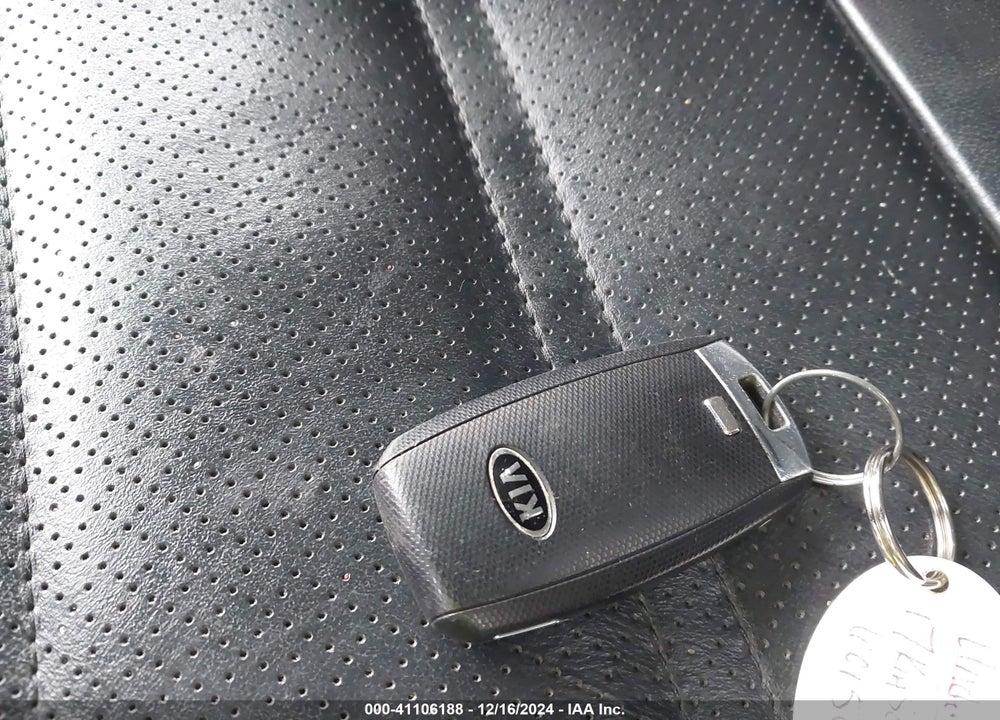 2017 KIA SORENTO 2.4L LX VIN: 5XYPG4A30HG266909