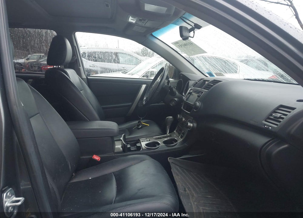 2013 TOYOTA HIGHLANDER PLUS/SE VIN: 5TDBK3EH9DS255770