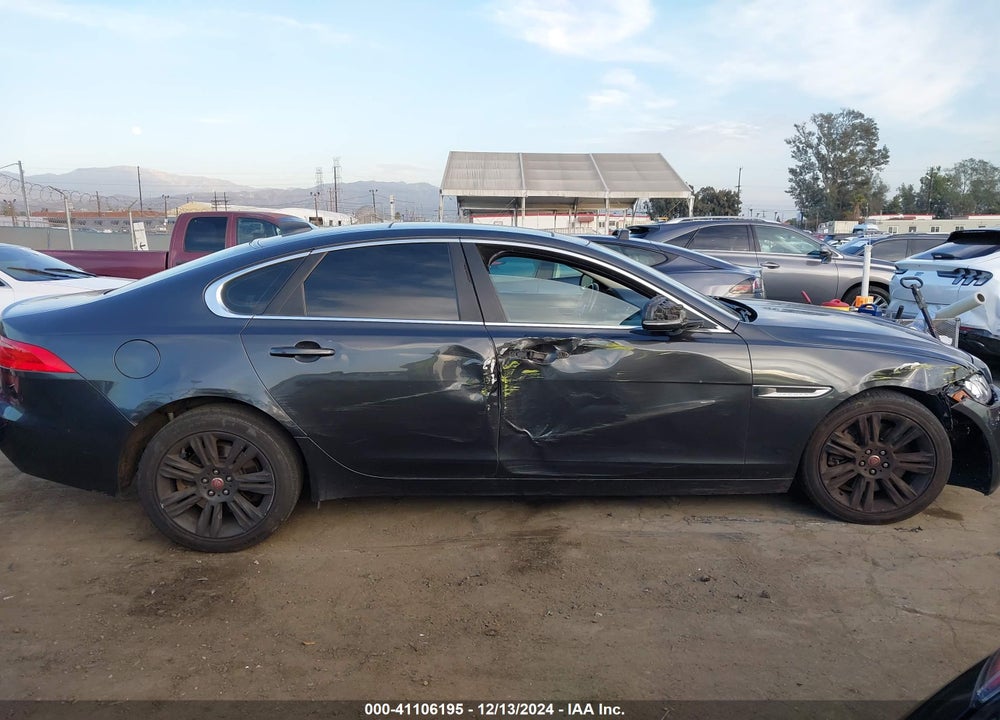 2017 JAGUAR XF 35T PREMIUM VIN: SAJBD4BV5HCY38422