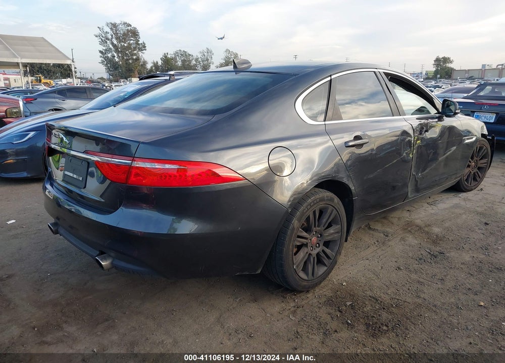 2017 JAGUAR XF 35T PREMIUM VIN: SAJBD4BV5HCY38422