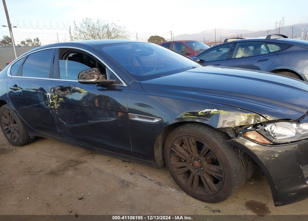 2017 JAGUAR XF 35T PREMIUM VIN: SAJBD4BV5HCY38422