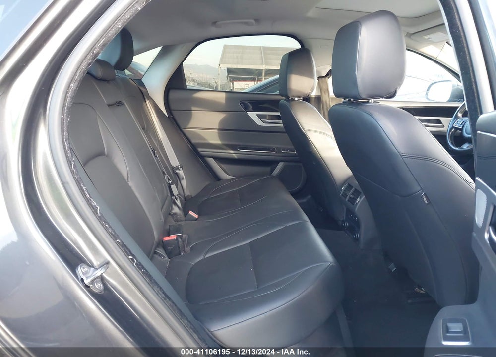 2017 JAGUAR XF 35T PREMIUM VIN: SAJBD4BV5HCY38422
