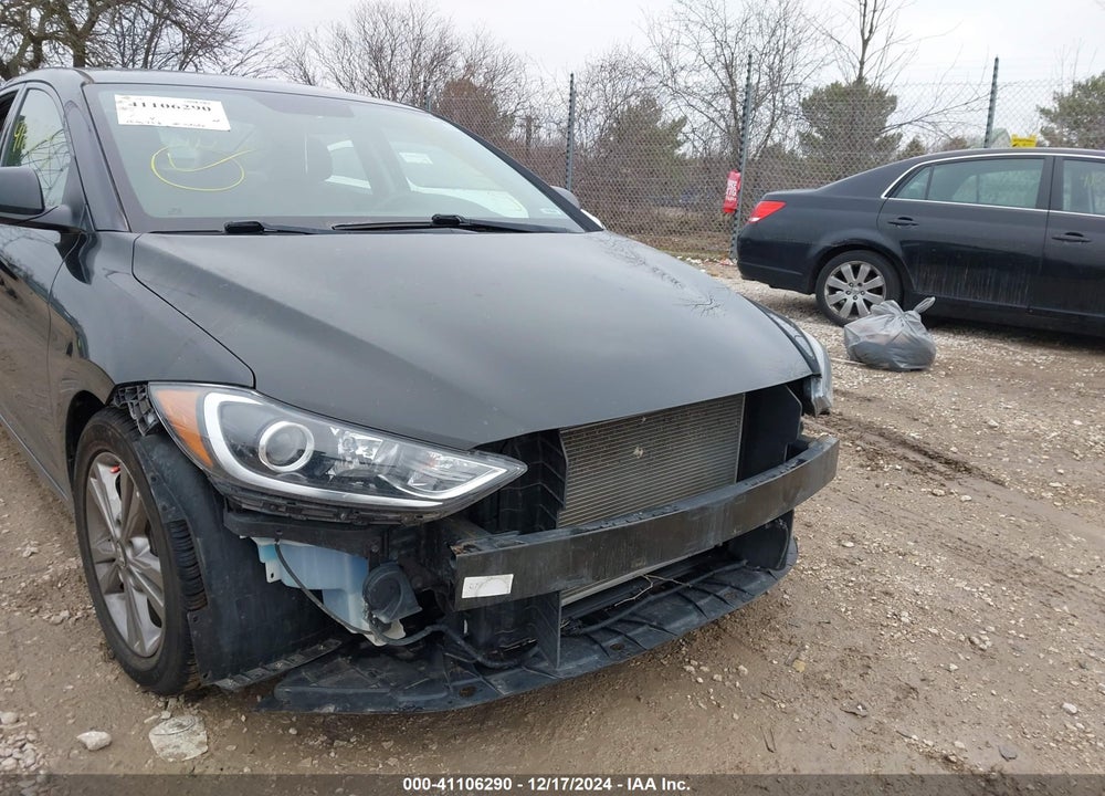 2018 HYUNDAI ELANTRA SEL VIN: 5NPD84LF2JH301262