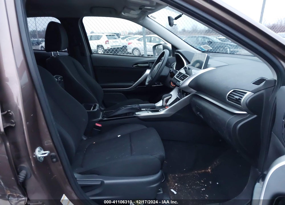 2019 MITSUBISHI ECLIPSE CROSS LE VIN: JA4AT4AA8KZ002369
