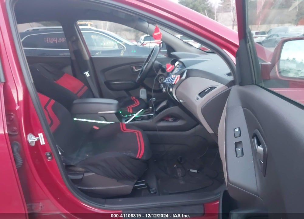 2014 HYUNDAI TUCSON SE VIN: KM8JUCAG8EU941018