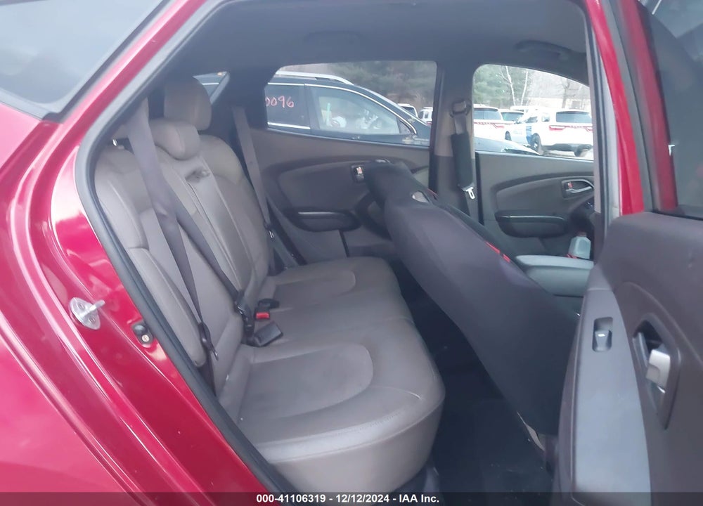 2014 HYUNDAI TUCSON SE VIN: KM8JUCAG8EU941018