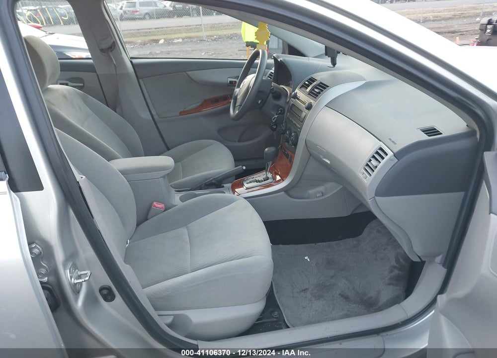 2009 TOYOTA COROLLA XLE VIN: 2T1BU40E09C107195