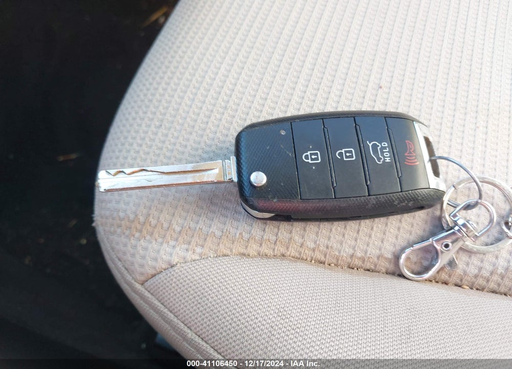 2014 KIA SORENTO LX VIN: 5XYKT3A69EG538279