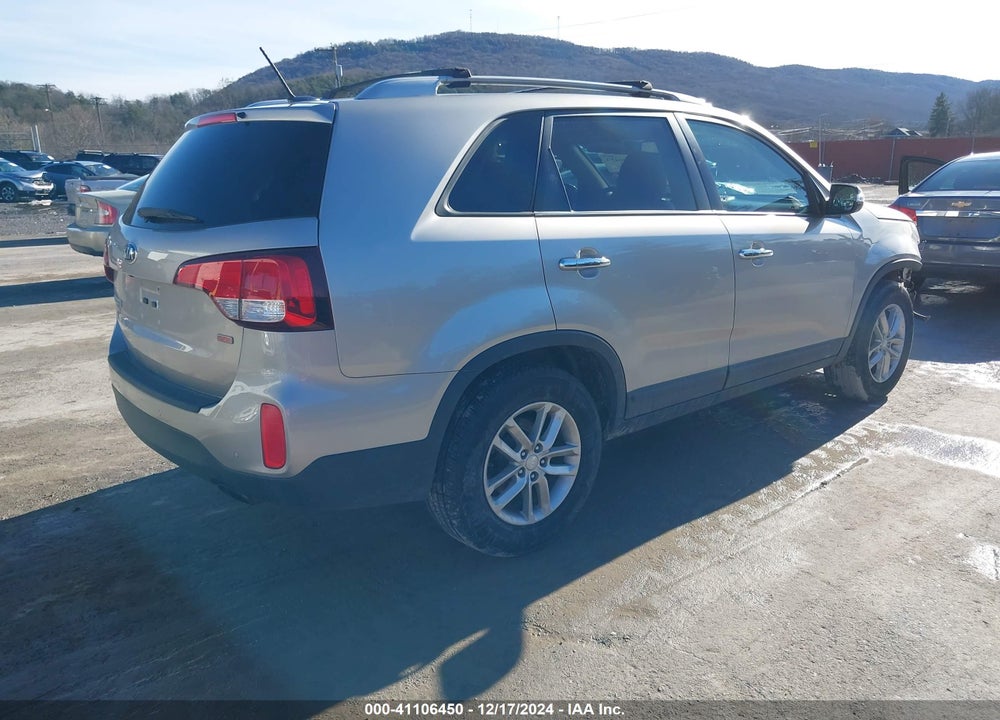 2014 KIA SORENTO LX VIN: 5XYKT3A69EG538279