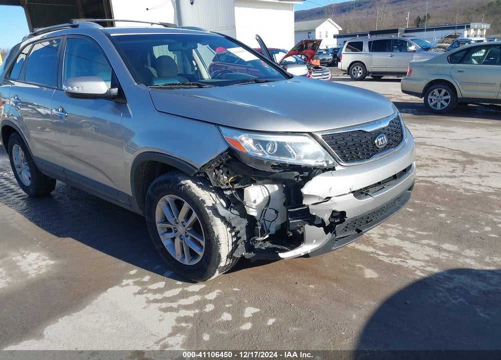 2014 KIA SORENTO LX VIN: 5XYKT3A69EG538279