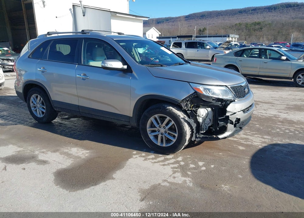 2014 KIA SORENTO LX VIN: 5XYKT3A69EG538279
