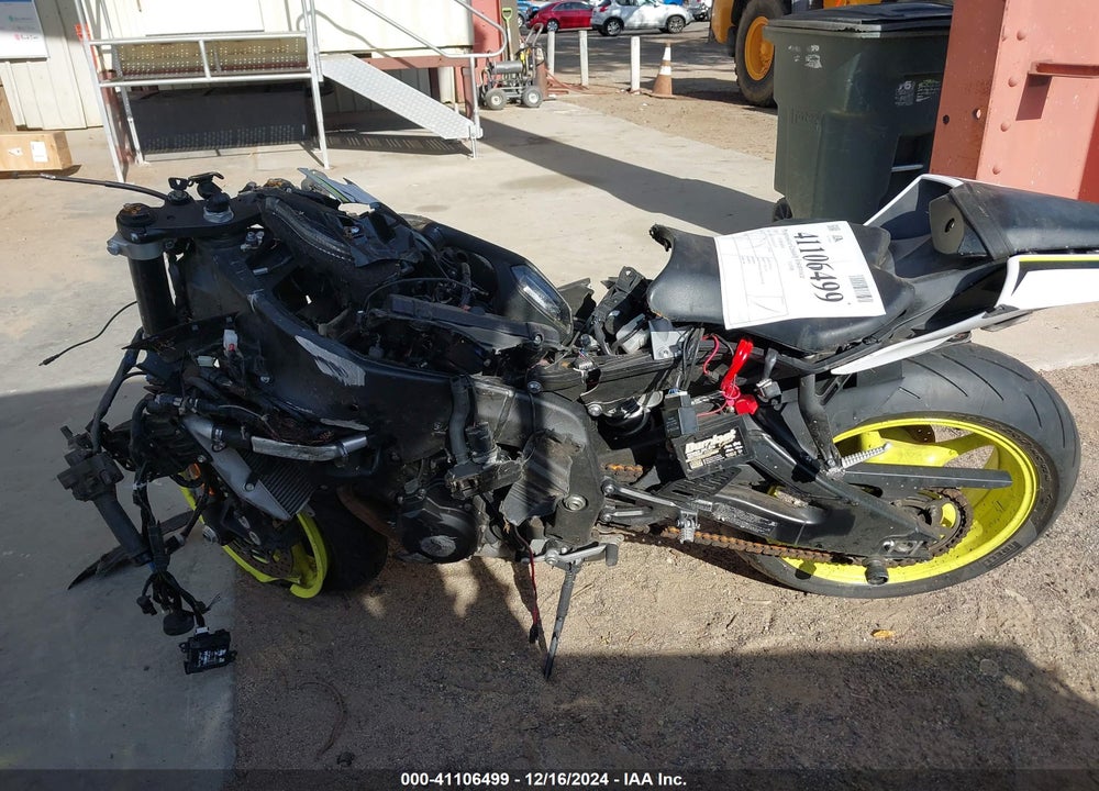 2017 YAMAHA YZFR6 C VIN: JYARJ28Y2HA001145