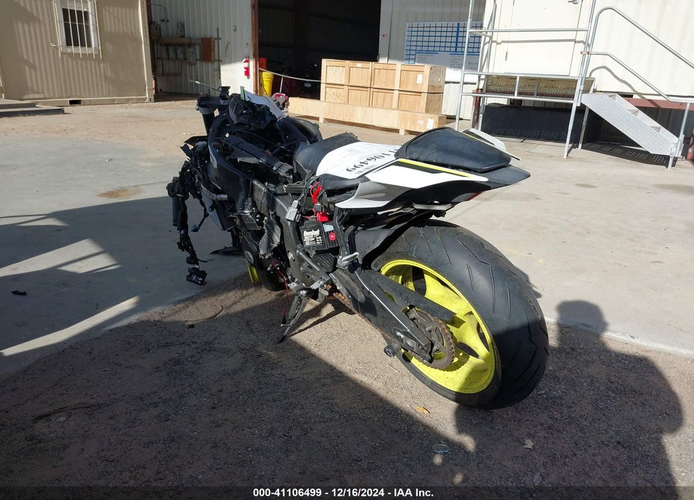 2017 YAMAHA YZFR6 C VIN: JYARJ28Y2HA001145