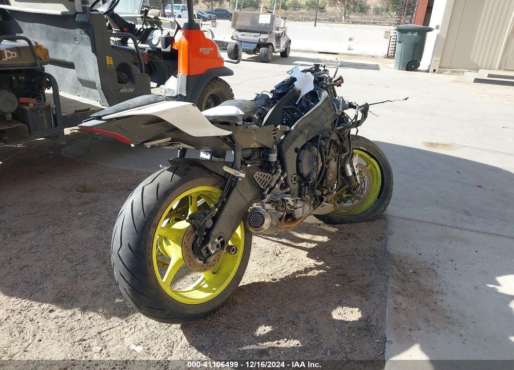 2017 YAMAHA YZFR6 C VIN: JYARJ28Y2HA001145