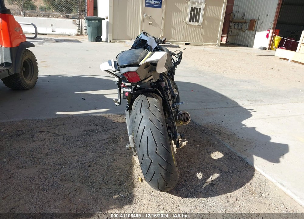 2017 YAMAHA YZFR6 C VIN: JYARJ28Y2HA001145