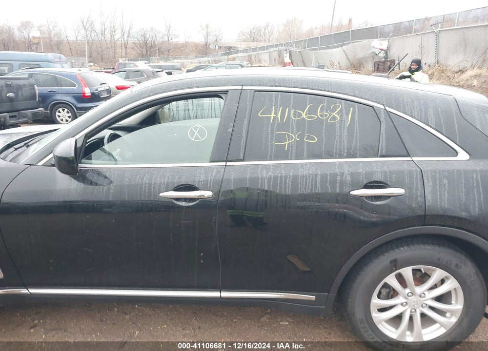 2017 INFINITI QX70 VIN: JN8CS1MWXHM415105