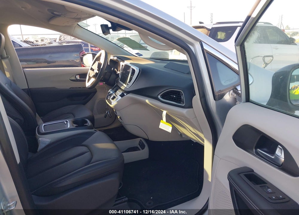 2024 CHRYSLER PACIFICA TOURING L VIN: 2C4RC1BG6RR129426