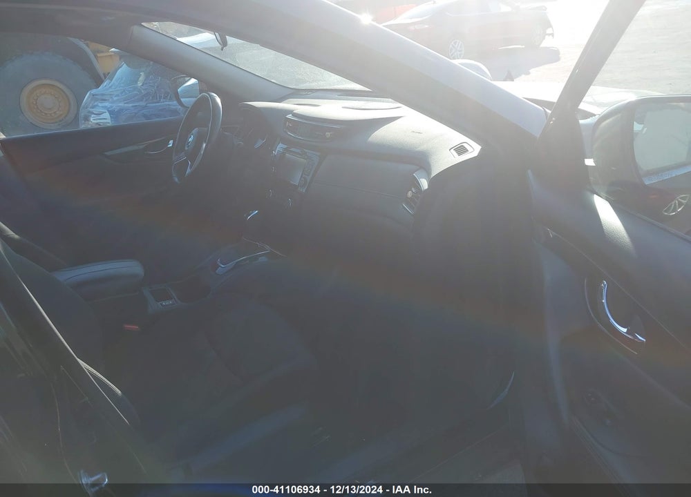 2017 NISSAN ROGUE VIN: 5N1AT2MV4HC747541