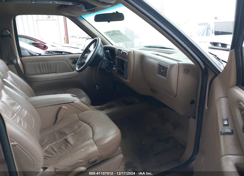 1996 CHEVROLET BLAZER VIN: 1GNDT13W1T2225106