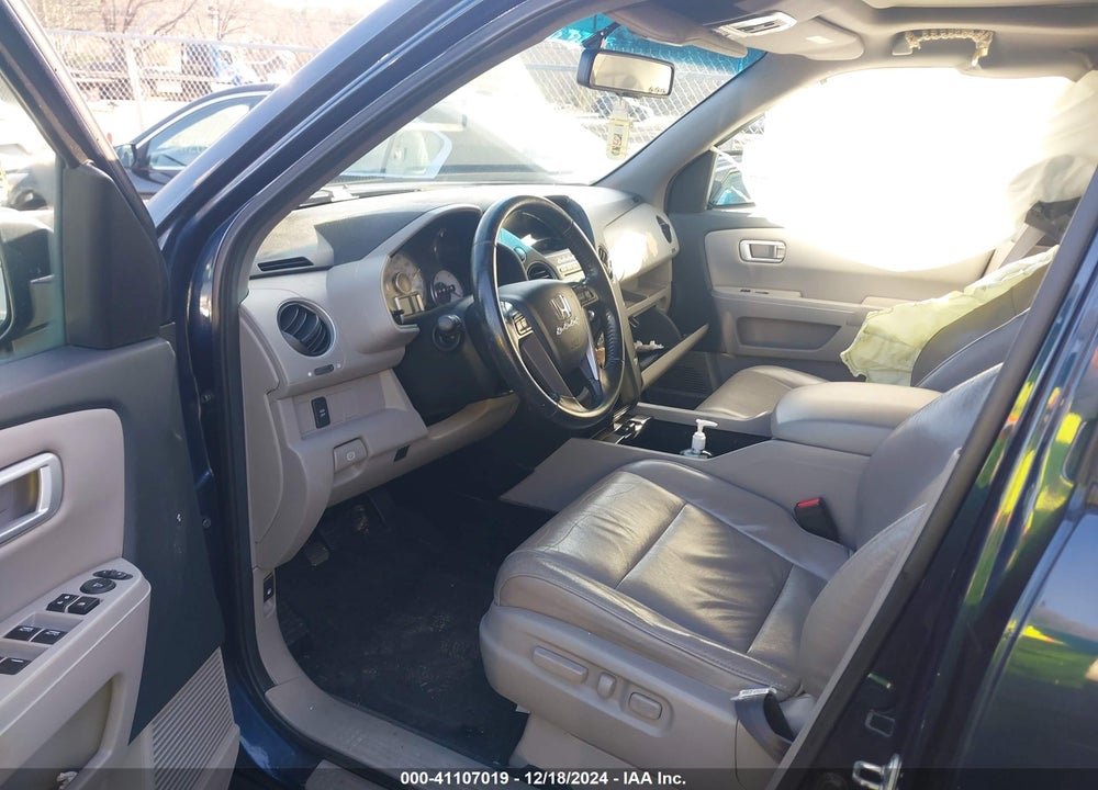 2011 HONDA PILOT EX-L VIN: 5FNYF4H59BB061845