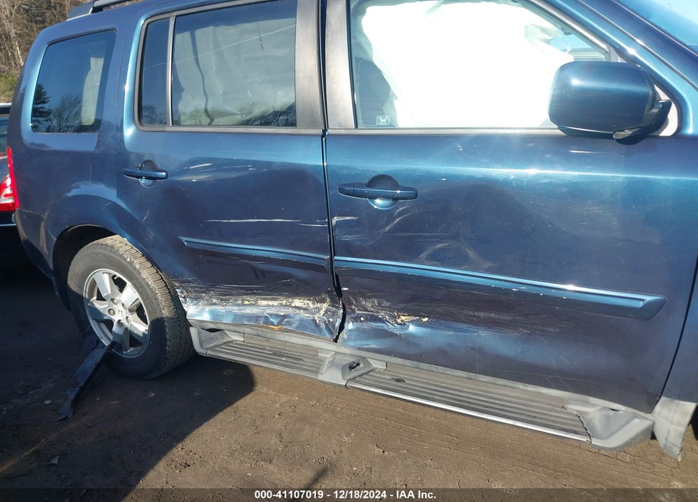2011 HONDA PILOT EX-L VIN: 5FNYF4H59BB061845