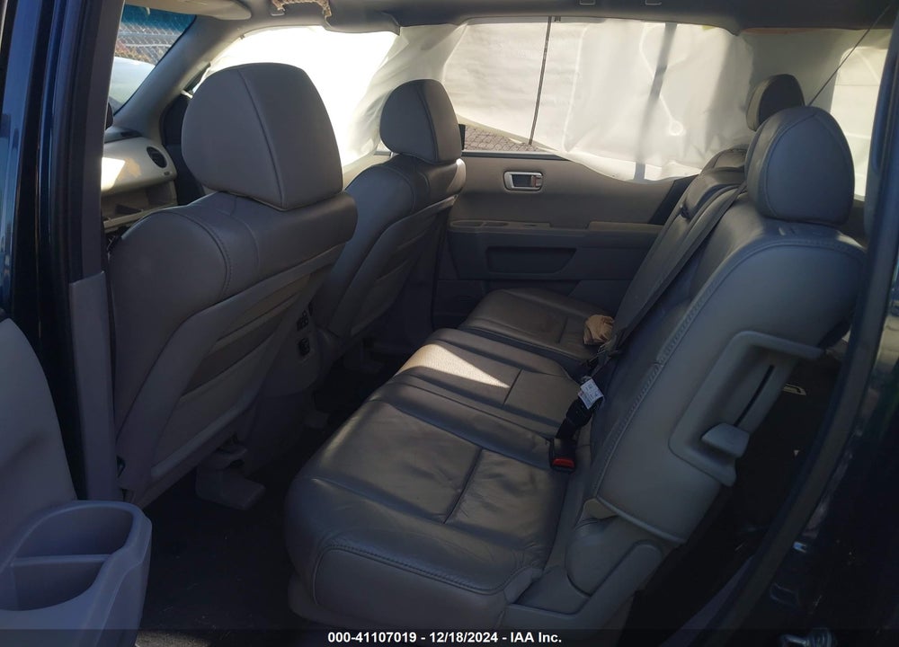 2011 HONDA PILOT EX-L VIN: 5FNYF4H59BB061845