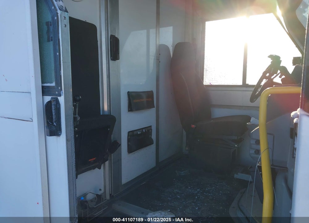 2013 ISUZU COMMERCIAL VAN VIN: JALB4T174D7W01501