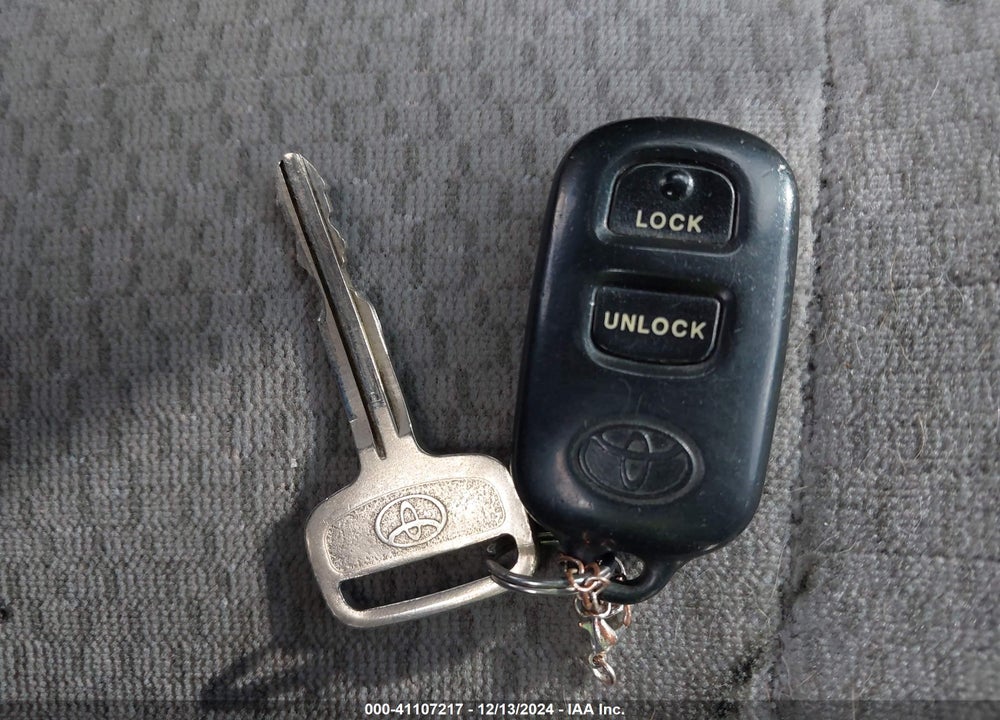 2003 TOYOTA COROLLA LE VIN: 1NXBR32E73Z085050