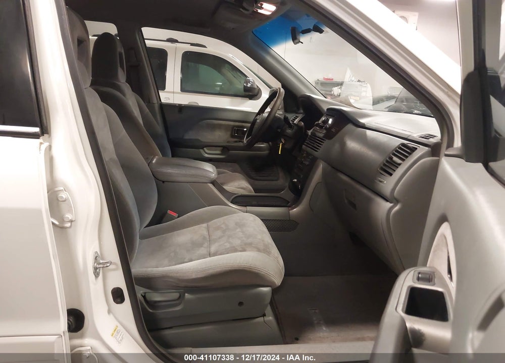 2005 HONDA PILOT EX VIN: 5FNYF18495B062049