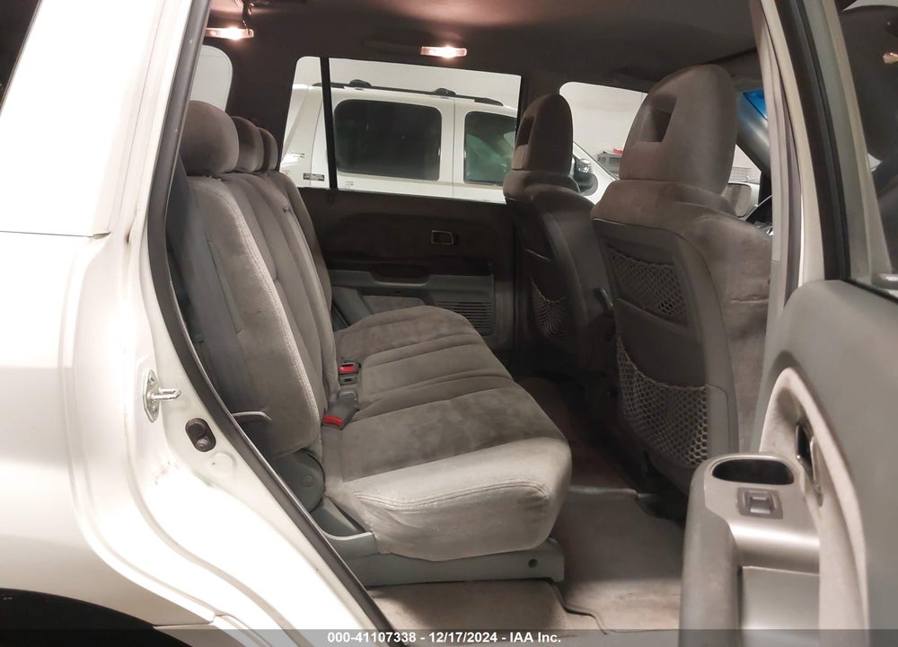 2005 HONDA PILOT EX VIN: 5FNYF18495B062049