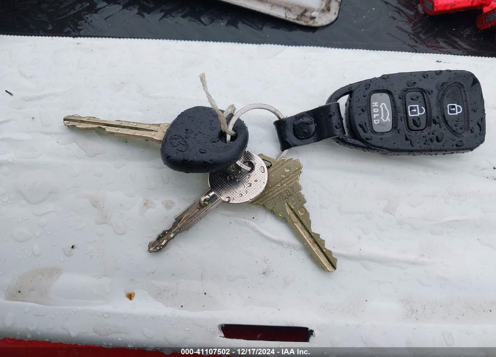 2013 HYUNDAI ELANTRA VIN: KMHDH4AE5DU706421
